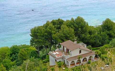 Tondini: Acqua, Pianta, Albero, Paesaggio Naturale, Casa, Costruzione, Vegetazione, Lotto, Erba, Villetta