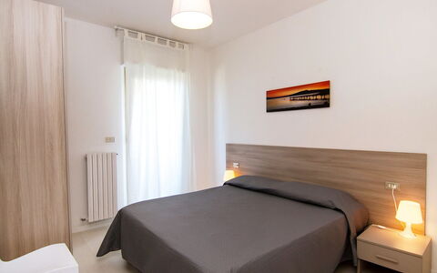 San Benedetto del Tronto 140: Camera Da Letto, Mobilia, Letto, Camera, Proprietà, Telaio Del Letto, Interior Design, Lenzuolo, Pavimento, Costruzione