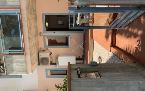 Troiani: Pianta, Costruzione, Legna, Scaffalature, Interior Design, Finestra, Soggiorno, Pavimento, Color Legno, Pavimentazione