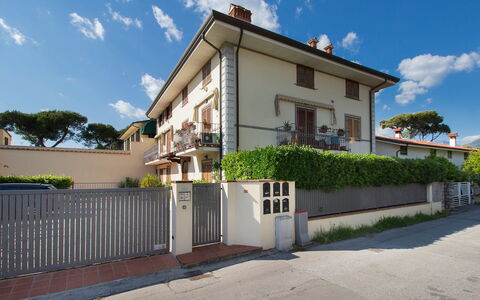 Maddalena: Nube, Cielo, Pianta, Costruzione, Proprietà, Finestra, Casa, Lotto, Architettura, Albero