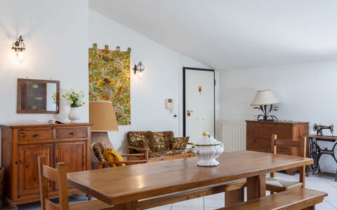 Maddalena: Tavolo, Mobilia, Legna, Cornice, Illuminazione, Divano, Interior Design, Soggiorno, Pianta Della Casa, Pavimento