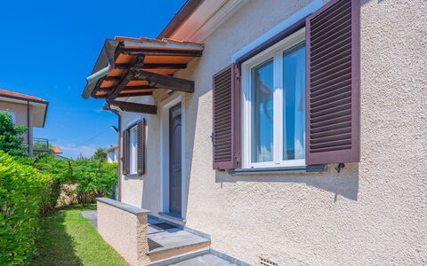 Francesca: Cielo, Pianta, Costruzione, Giorno, Proprietà, Finestra, Azzurro, Legna, Casa