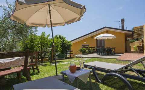 Le Bozzelle: Proprietà, Ombrello, Immobiliare, Shade, Terrazza, Casa, Casa, Mobilia, Costruzione, Estate
