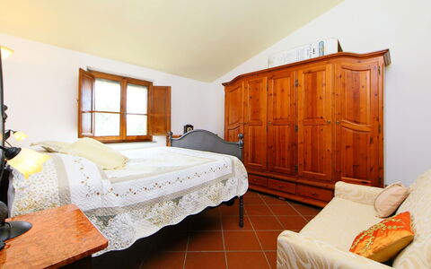 Le Bozzelle: Camera Da Letto, Letto, Camera, Mobilia, Proprietà, Lenzuolo, Telaio Del Letto, Bedding, Interior Design, Pavimento