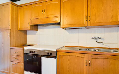 Bucine 690: Cabinetry, Controsoffitto, Cucina, Camera, Mobilia, Proprietà, Credenza, Apparecchio Major, Elettrodomestico, Elettrodomestico Da Cucina