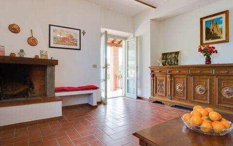Bucine 690: Camera, Proprietà, Focolare, Pavimento, Camino, Costruzione, Interior Design, Mobilia, Casa, Immobiliare
