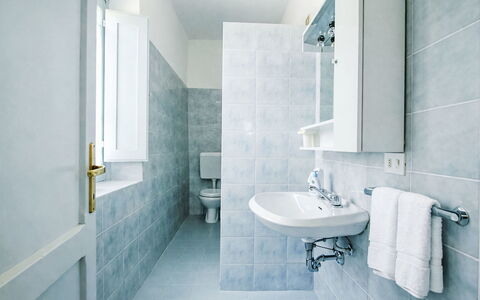 Bucine 690: Parete, Pavimentazione, Pavimento, Interior Design, Bagno, Idraulico Fixture, Soffitto, Camera, Piastrella, Idraulico