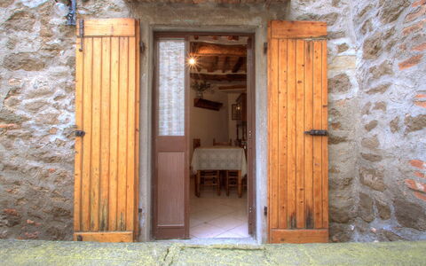 Via Vannocci: Porta, Parete, Legna, Costruzione, Finestra, Casa, Facciata