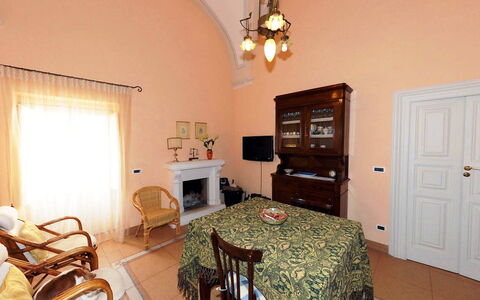 Carovigno: Camera, Proprietà, Mobilia, Costruzione, Interior Design, Sala Da Pranzo, Soffitto, Pavimento, Casa, Parete