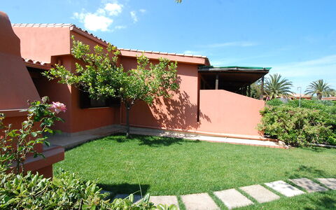 Costa Rei 180: Pianta, Cielo, Nube, Costruzione, Shade, Lotto, Brick, Albero, Erba, Quartiere