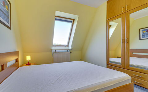 Czarodziejska: Legna, Letto, Interior Design, Camera Da Letto, Pavimento, Pavimentazione, Soffitto, Illuminazione, Camera, Telaio Del Letto