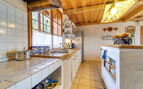 Dworek: Cabinetry, Controsoffitto, Proprietà, Rubinetto, Lavello, Cucina, Legna, Interior Design, Architettura, Lavandino Della Cucina
