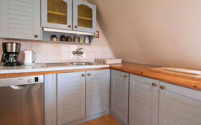 Rekowo 100.1: Cabinetry, Mobilia, Controsoffitto, Cucina, Lavandino Della Cucina, Costruzione, Legna, Elettrodomestico Da Cucina, Interior Design, Pavimentazione