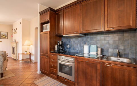 Sianożęty: Marrone, Cabinetry, Controsoffitto, Proprietà, Mobilia, Cucina, Legna, Interior Design, Costruzione, Pavimentazione