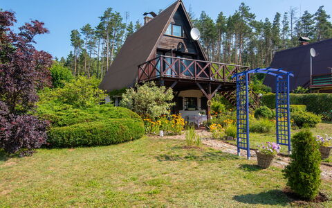 Borek Sulęcki: Arbusto, Villetta, Giardino, Landscaping, Estate, Cortile, Prato, Sempreverde