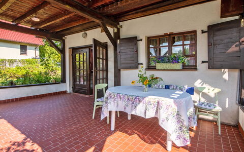 Borek Sulęcki: Vaso Di Fiori, Porta, Casa, Pianta Della Casa, Giardino, Portico, Sedia, Villetta, Terrazza
