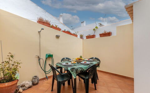 Rua 5 de Outubro: Pavimentazione, Pavimento, Vaso Di Fiori, Pianta Della Casa, Color Legno, Piastrella, Balcone, Gesso