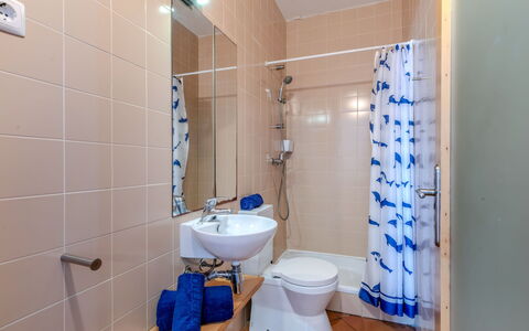 Rua 5 de Outubro: Pavimentazione, Pavimento, Interior Design, Idraulico Fixture, Camera, Idraulico, Appartamento, Soffitto, Piastrella, Bagno