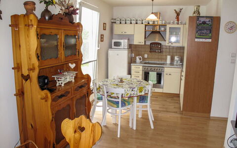 Fojtka: Cabinetry, Mobilia, Tavolo, Legna, Sedia, Illuminazione, Soggiorno, Interior Design, Color Legno, Pavimento