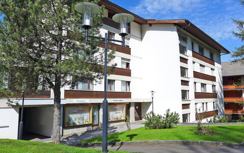 Villars 130: Pianta, Costruzione, Cielo, Proprietà, Giorno, Finestra, Albero, Lotto, Casa