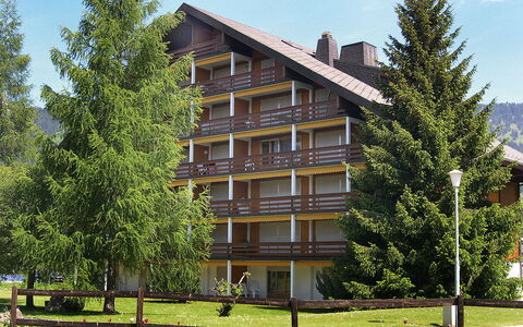 Villars 600: Pianta, Cielo, Costruzione, Proprietà, Finestra, Nube, Albero, Lotto, Vegetazione, Urban Design