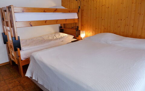 Villars 700: Letto, Camera Da Letto, Mobilia, Lenzuolo, Camera, Materasso, Telaio Del Letto, Proprietà, Bedding, Imbottitura Del Materasso