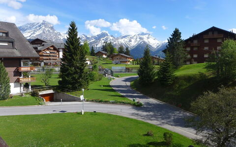 Villars 700: Paesaggio Naturale, Natura, Catena Montuosa, Proprietà, Paesino Di Montagna, Verde, Geografia Montane, Montagna, Zona Residenziale, Prato