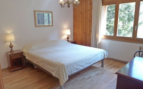 Villars 755: Camera Da Letto, Mobilia, Letto, Camera, Proprietà, Materasso, Pavimento, Lenzuolo, Telaio Del Letto, Latifoglie