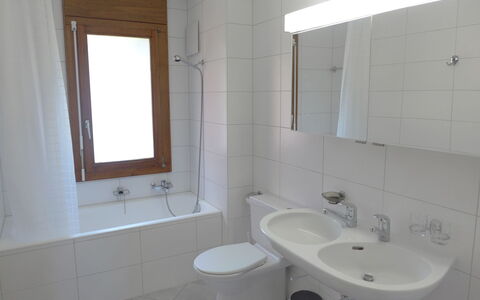Villars 755: Bagno, Proprietà, Camera, Piastrella, Parete, Bagno Accessorio, Lavandino Del Bagno, Interior Design, Architettura, Pavimento