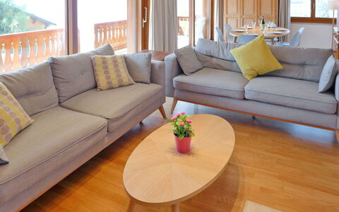 Villars 755: Tavolo, Divano, Mobilia, Proprietà, Prodotto, Pianta, Legna, Comfort, Illuminazione, Architettura