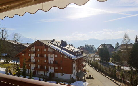 Villars 764: Cielo, Tetto, Proprietà, Casa, Casa, Nube, Cittadina, Architettura, Zona Residenziale, Costruzione