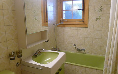 Le Brévent 4: Bagno, Camera, Proprietà, Piastrella, Parete, Bagno Accessorio, Idraulico Fixture, Architettura, Lavello, Pavimento