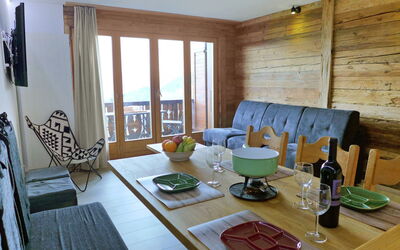 Ambassadeur 3 786.4: Camera, Proprietà, Mobilia, Interior Design, Costruzione, Soggiorno, Casa, Tavolo, Immobiliare, Latifoglie