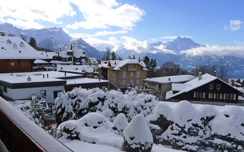 Villars 800: Nube, Cielo, Neve, Costruzione, Montagna, Proprietà, Finestra, Architettura, Casa, Pendenza