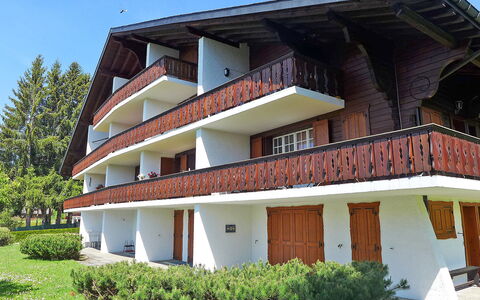 Villars 995: Pianta, Costruzione, Proprietà, Finestra, Cielo, Casa, Zona Residenziale, Villetta, Albero