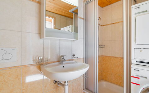 Le Bouveret 100: Specchio, Rubinetto, Lavello, Lavanderia, Proprietà, Lavandino Del Bagno, Idraulico Fixture, Bagno, Costruzione, Interior Design