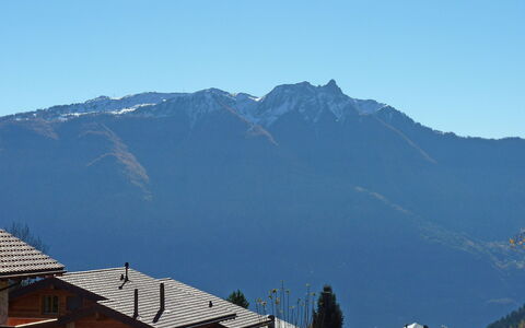 Ovronnaz 170: Geografia Montane, Montagna, Catena Montuosa, Cielo, Hill Station, Alpi, Blu, Tetto, Cresta, Collina