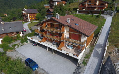 Ovronnaz 190: Costruzione, Pianta, Finestra, Casa, Veicolo, Urban Design, Albero, Auto, Quartiere, Zona Residenziale