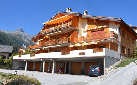 Ovronnaz 190: Cielo, Pianta, Costruzione, Proprietà, Finestra, Casa, Montagna, Albero, Ruota