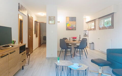 Ovronnaz 220: Costruzione, Appartamento, Facciata, Città, Zona Residenziale, Urban Design, Insediamento Umano, Condominio, Uso Misto, Balcone