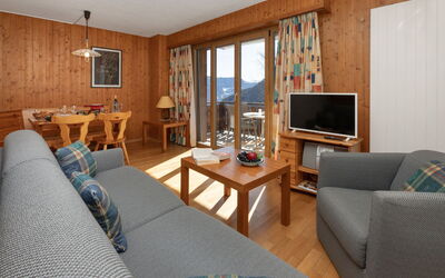 Tourbillon B 27 240.2: Sedia, Ricorrere, Soggiorno, Cabinetry, Hotel, Eco Hotel, Cornice
