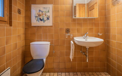 Dunes et Bois: Marrone, Specchio, Lavello, Proprietà, Idraulico Fixture, Lavandino Del Bagno, Rubinetto, Viola, Bagno, Interior Design