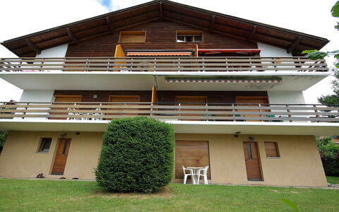 Châtillon C 16: Cielo, Costruzione, Pianta, Finestra, Casa, Lotto, Legna, Albero, Erba, Villetta