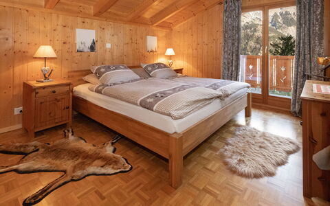 Ecureuil Noir: Legna, Interior Design, Mobilia, Casa, Camera Da Letto, Letto, Latifoglie, Color Legno, Soffitto, Pavimento In Legno