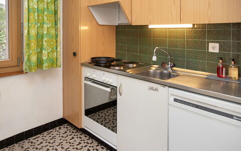 Porthos 37: Cucina, Controsoffitto, Legna, Interior Design, Apparecchio Major, Lavello, Elettrodomestico Da Cucina, Idraulico Fixture, Pavimentazione, Lavandino Della Cucina