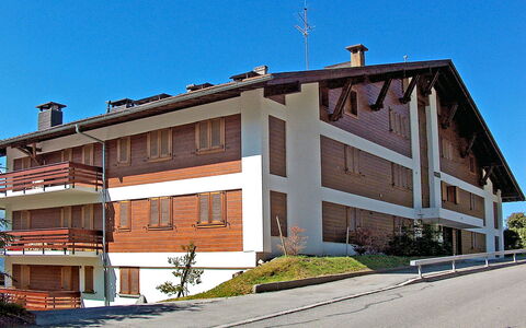 Mirador 186: Cielo, Pianta, Costruzione, Finestra, Asfalto, Zona Residenziale, Pendenza, Facciata, Urban Design
