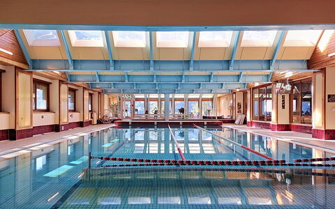 Mondzeu A258: Piscina, Pavimento, Materiale Composito, Soffitto, Ricorrere, Tempo Libero, Hotel, Centro Ricreativo, Sala, Atrio