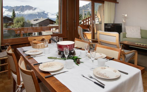 Val Neige 11: Mobilia, Tavolo, Legna, Interior Design, Sedia, Cucina & Sala Da Pranzo Tavolo, Soffitto, Sala Da Pranzo, Camera, Ristorante
