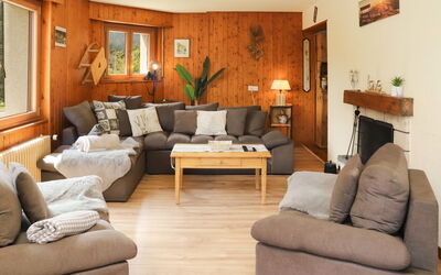 Résidence 25 150.3: Tavolo, Cornice, Divano, Proprietà, Mobilia, Finestra, Comfort, Soggiorno, Legna, Pianta Della Casa