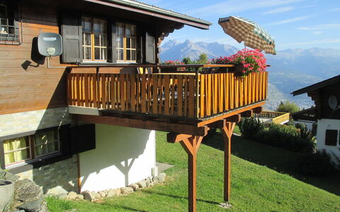L'Alouette: Deck, Proprietà, Casa, Balcone, Casa, Immobiliare, Corrimano, Costruzione, Portico, Colonna